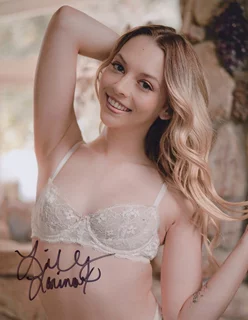 Lily Larimar autograph