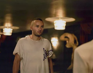 Mojean Aria autograph