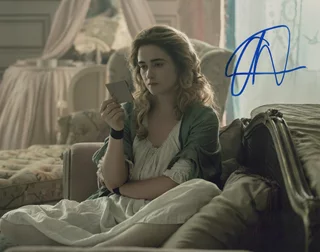 Alice Englert autograph