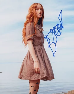 Bobbi Salvor Menuez autograph