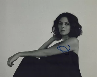 Niousha Noor autograph
