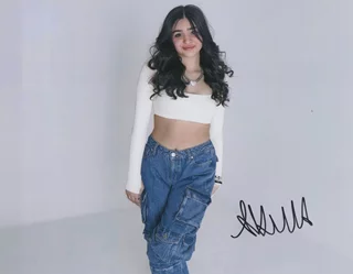 Alexandra Bull autograph