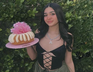 Alexandra Bull autograph