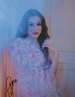 Jennifer Michele autograph