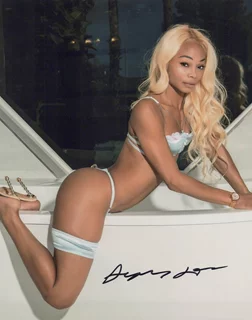 Jasmine Davis autograph