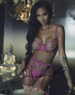 Linda Steadman autograph