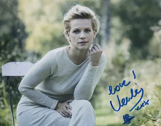 Veerle Baetens autograph