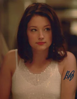 Haley Bennett autograph