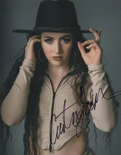 Courtney Sanderson autograph