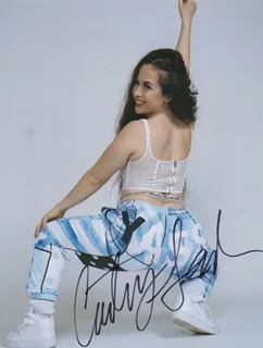 Courtney Sanderson autograph