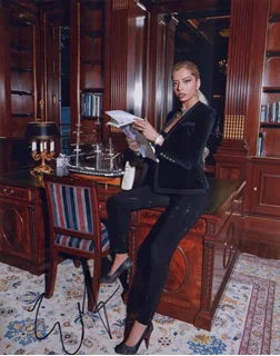 Mandana Bolourchi autograph