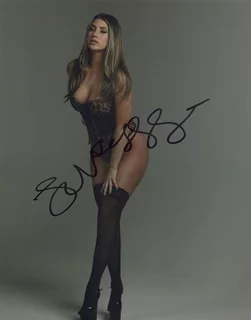 Aliciya Flores autograph