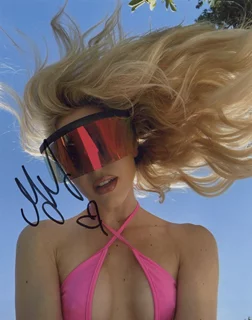 Gigi Gustin autograph