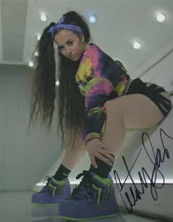 Courtney Sanderson autograph