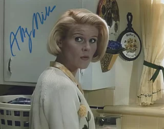 Alley Mills autograph