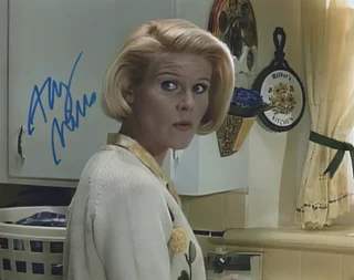 Alley Mills autograph