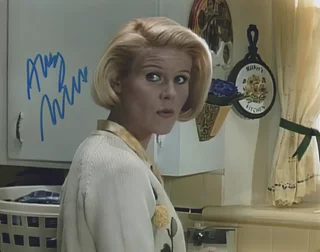 Alley Mills autograph