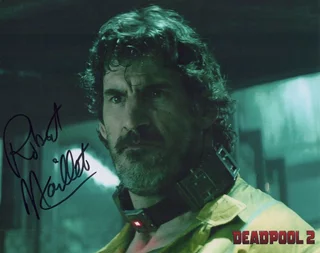 Robert Maillet autograph
