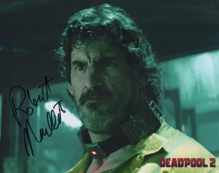 Robert Maillet autograph