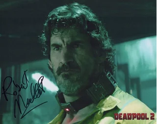 Robert Maillet autograph
