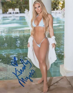 Kindly Myers autograph