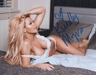 Kindly Myers autograph