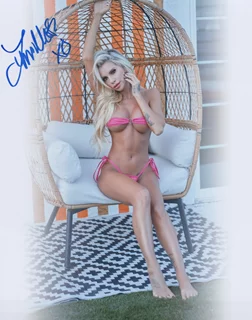Lynnie Marie autograph