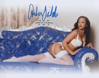 Amber Fields autograph