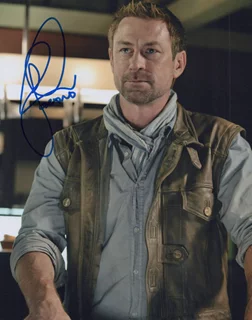 Grant Bowler autograph