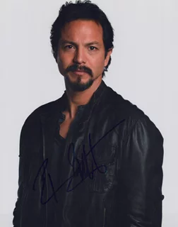 Benjamin Bratt autograph