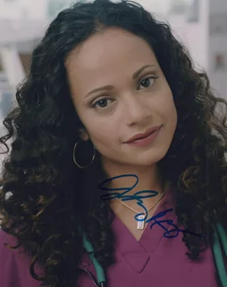 Judy Reyes autograph