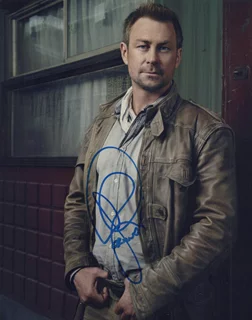 Grant Bowler autograph