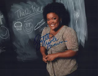 Yvette Nicole Brown autograph