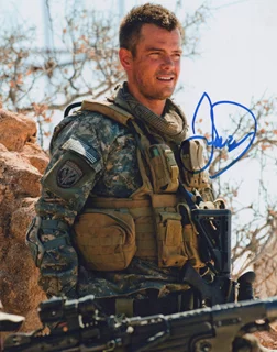 Josh Duhamel autograph