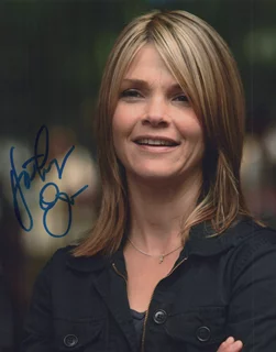 Kathryn Erbe autograph