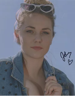 Jess Monroe autograph