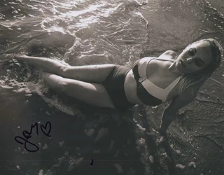 Jess Monroe autograph