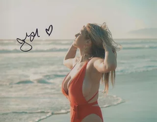 Jess Monroe autograph