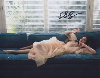 Scarlet Spencer autograph