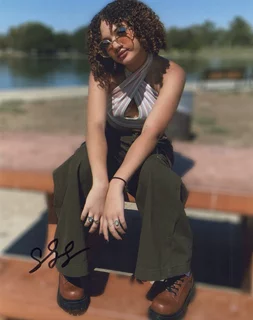 Scarlet Spencer autograph