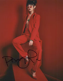 Poppy Liu autograph
