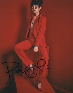 Poppy Liu autograph