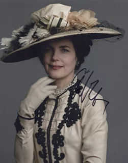 Elizabeth McGovern autograph