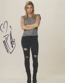 Iliza Shlesinger autograph