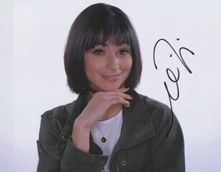 Melissa Villasenor autograph