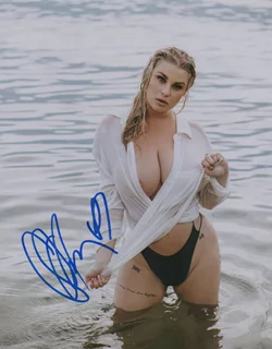 Chloe Michelle autograph