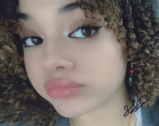 Scarlet Spencer autograph