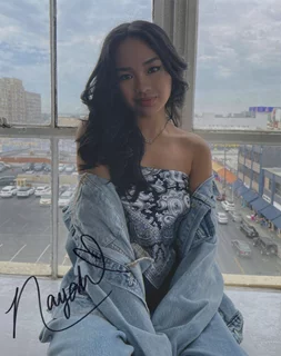 Nayah Damasen autograph