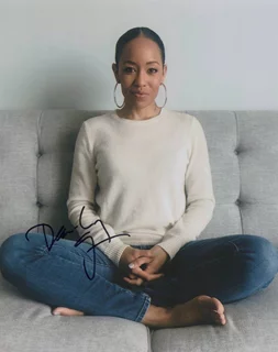 Dawn-Lyen Gardner autograph