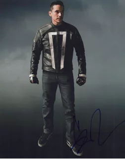 Gabriel Luna autograph